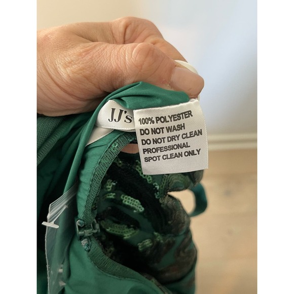 Elegant Green Sequin Midi Dress - Picture 12 of 14